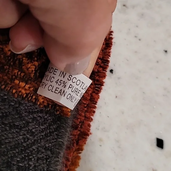 Vintage Celtic Scarf Calzeat of Scotland New Old Stock - Picture 6 of 7